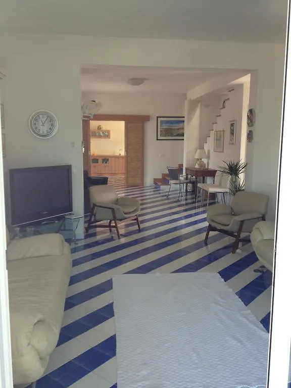 Villa Anna Maria Balestrate 0*,
